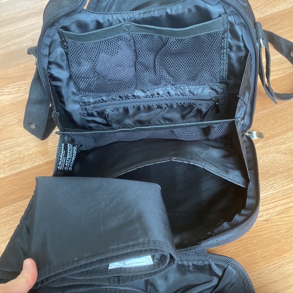 Diaper bag design by babybjorn - Picture 8 of 16